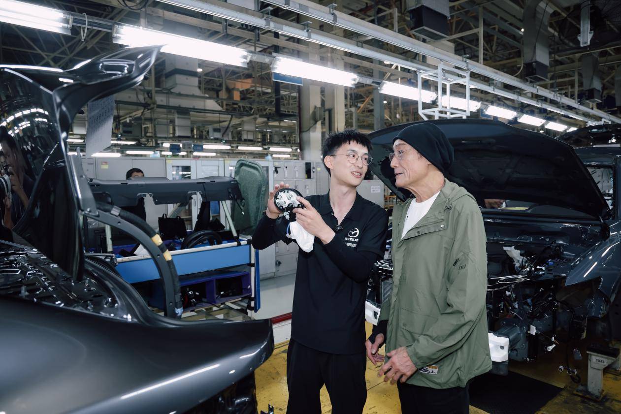 影帝梁家輝首次走進(jìn)長安馬自達(dá)南京工廠,MAZDA CX-50行也HEV正式下線